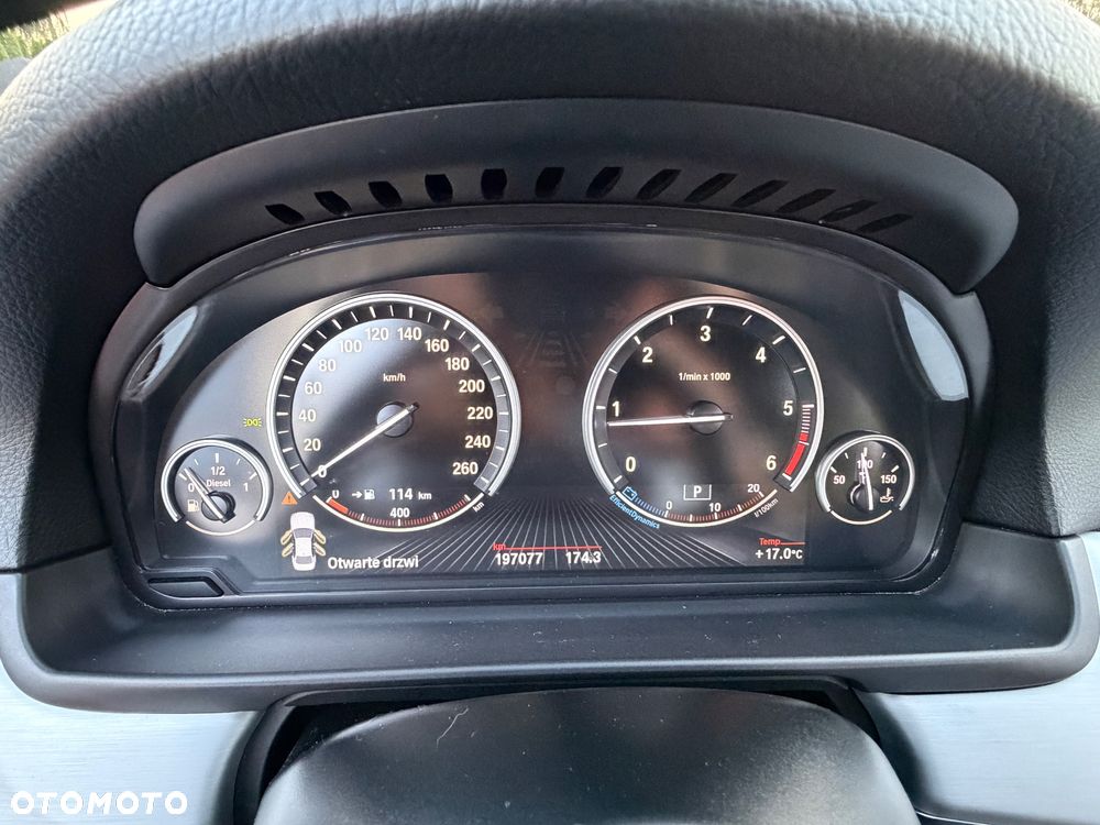 BMW Seria 5 525d xDrive - 27