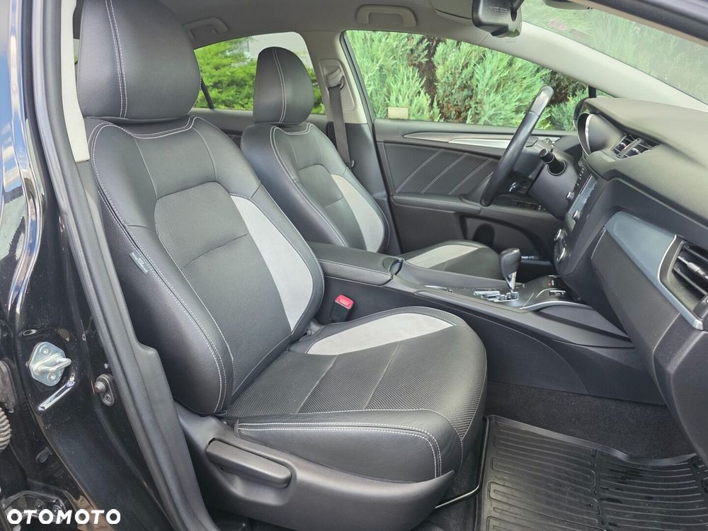 Toyota Avensis 1.8 Premium MS - 19
