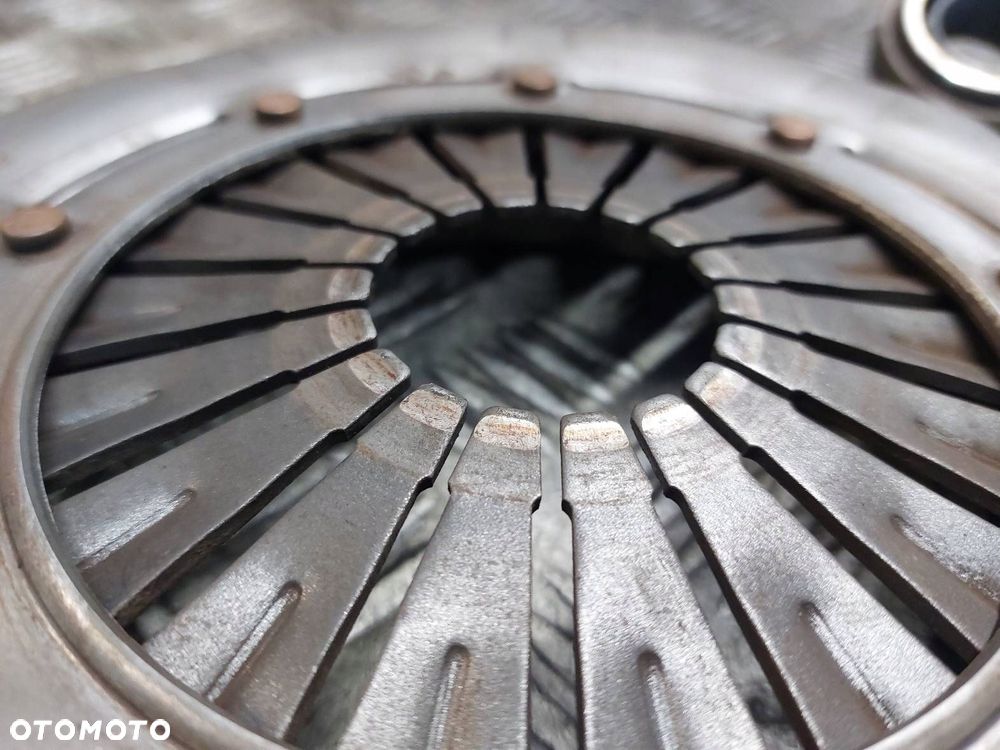 SPRZĘGŁO TARCZA + DOCISK + ŁOŻYSKO OPOROWE KIA CEED I 1.6 CRDI - 2