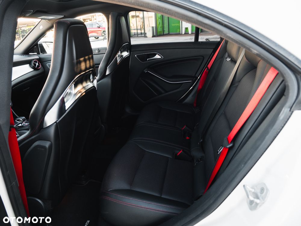 Mercedes-Benz CLA 45 AMG 4-Matic - 30