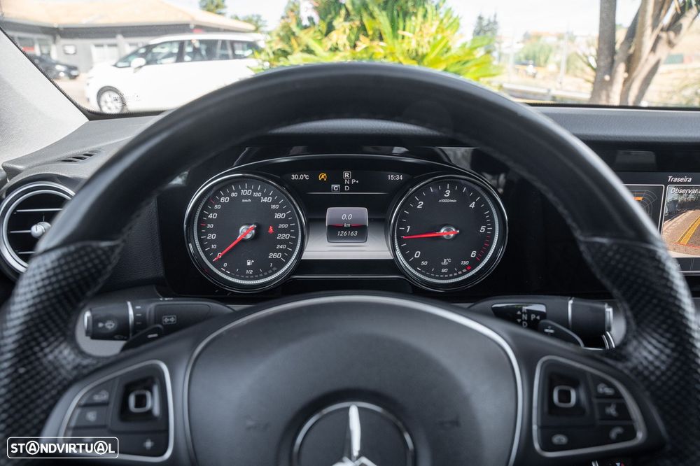 Mercedes-Benz E 220 d AMG - 13
