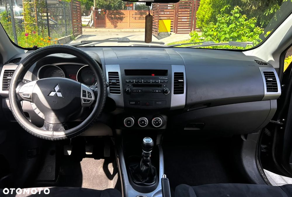 Mitsubishi Outlander - 16