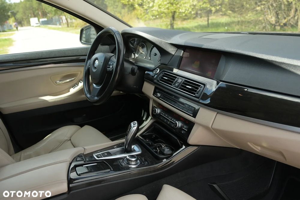 BMW Seria 5 525d - 18