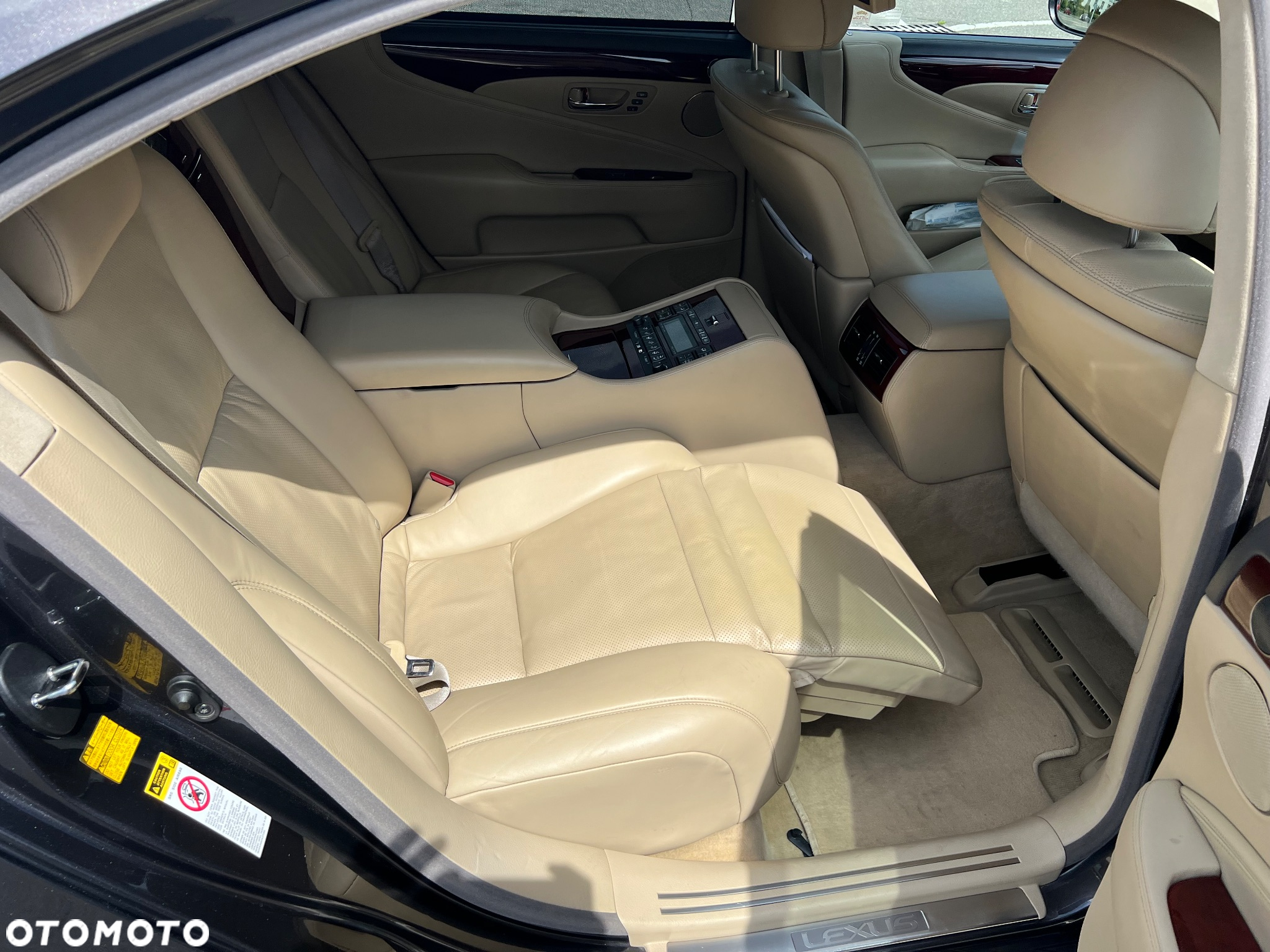 Lexus LS 600h L Superior - 16