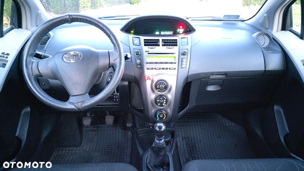 Toyota Yaris - 11