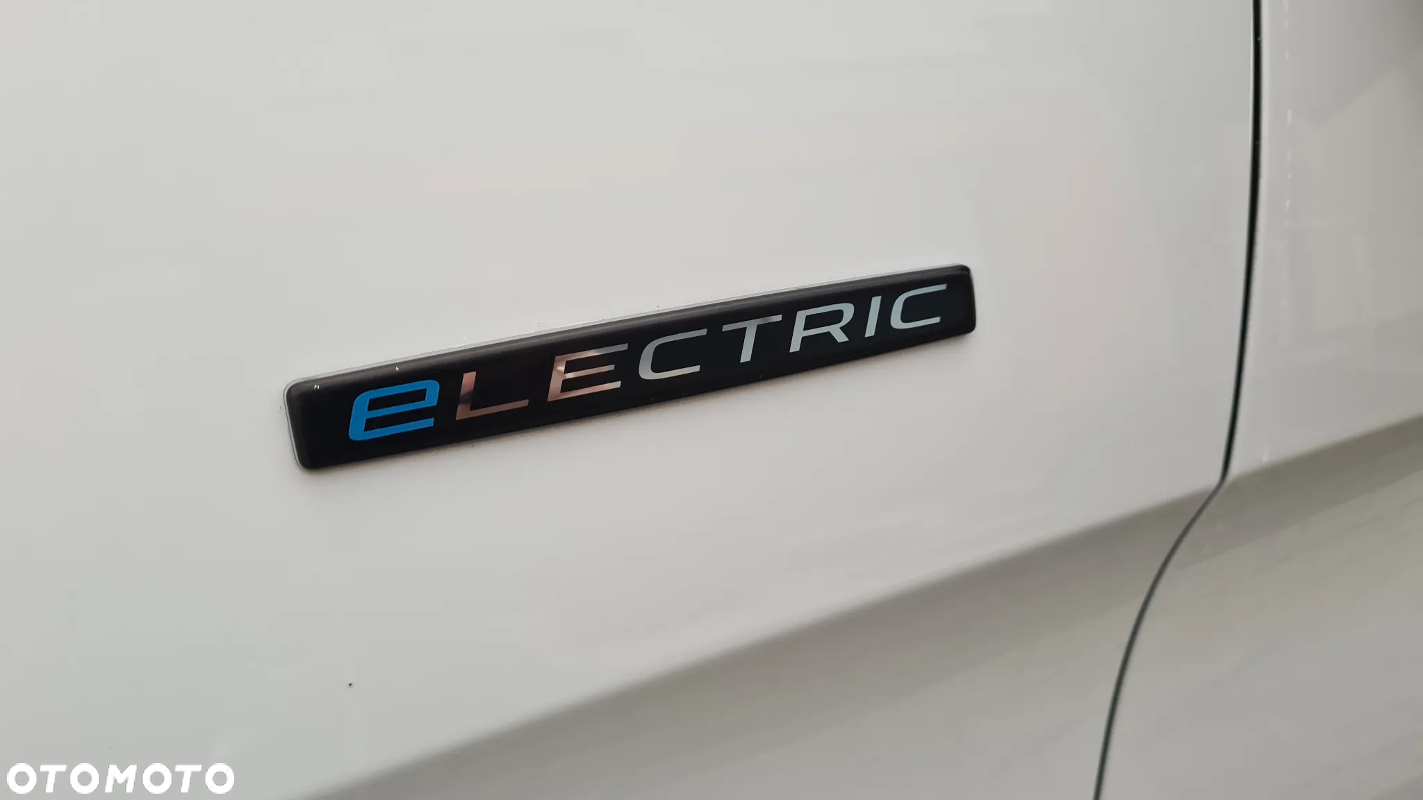 Mercedes-Benz eVito 111 L2 - 23