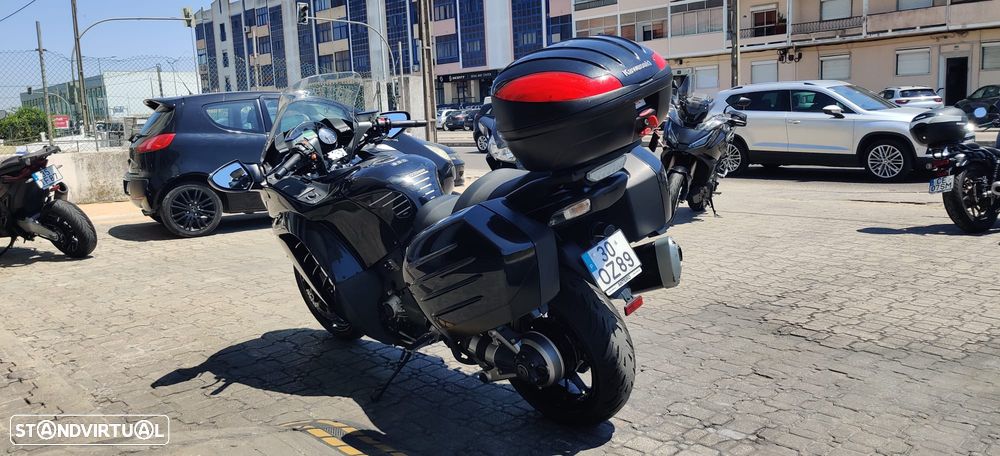 Kawasaki GTR 1400 - 8