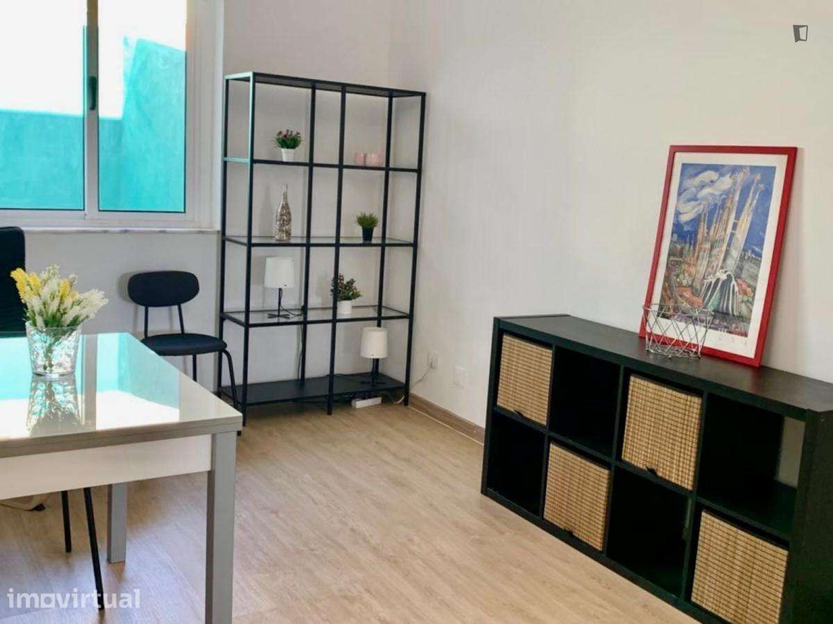 Quarto - localizado em Campanhã Porto - Grande imagem: 3/13