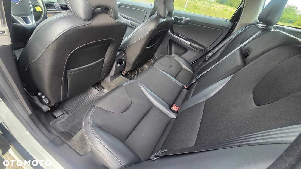 Volvo XC 60 D3 Geartronic Momentum - 29