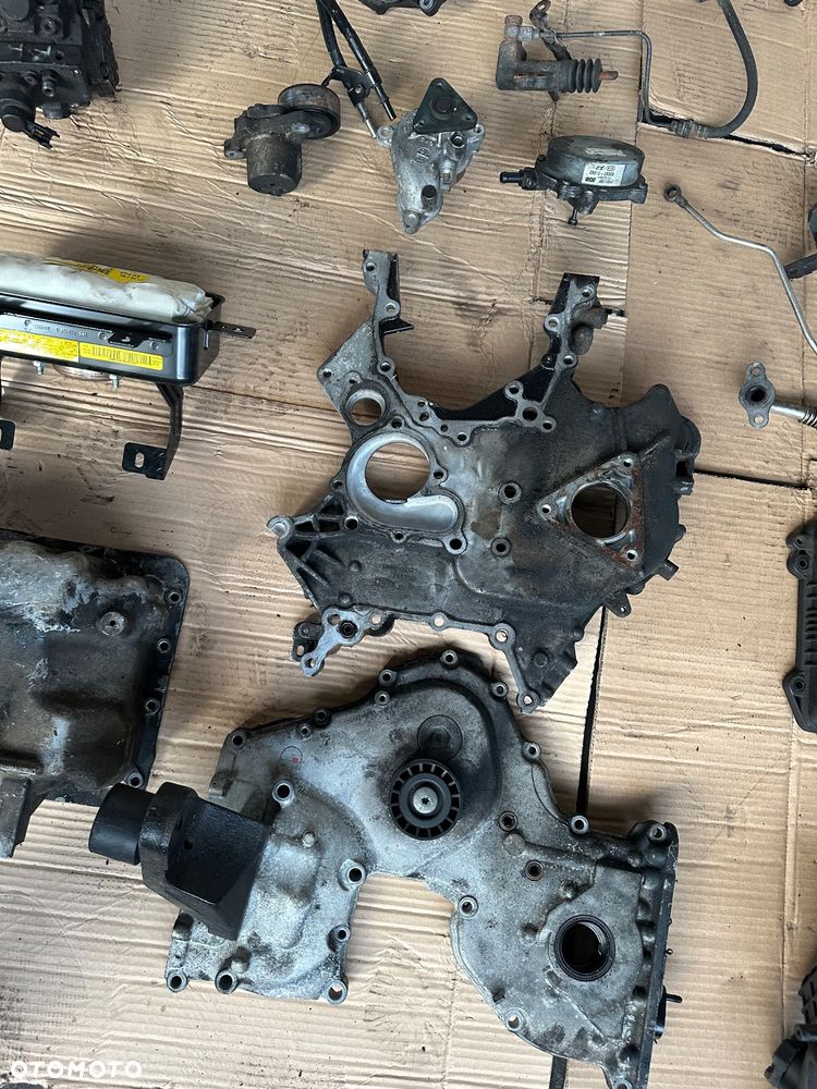 Hyundai ix35 Szyba   Szyby P 43R-000083 50,- Szyba 43R-000083 50,- Przełącznik oświetlenia LMCP20P 50,- Przepływomierz 28164-2A500 150,- Zawód wirowy kolektora ssącego 250,- Głośnik 87660-2S000 50,- Podstawa filtra oleju 26420-2A300 100,- Pompa Vacum 28810-2A500 200,-  Poduszka powietrzna pasażera PA5067100-00 200,- Wtryski 33800-2A800 Hyundai 1.7 CRDI 4x150,- Wybieracz biegów 50,- Listwa wtryskowa 31400-2A420 50,- Lampa tylna prawa 150,- Obudowa rozrządu 21311-2A301 100,- Chłodnica intercooler 28270-2A850 100,- Miska olejowa Hyundai 1.7 CRDI 200,- Obudowa rozrządu 1.7 CRDI 300,- Pokrywa zaworów 300,- Rurka olejowa 100,- Podciśnienie 3.66112.03 100,- Przegub Hyundai 1.7 CRDI 2x300,- Odma smog czarny 100,- Łapa skrzyni 50,/ Pompa wysokiego ciśnienia 1.7 CRDI L036/L038 200,- Łapa 1WA/2S10C/AL15 100,- Pompa wody GMB 50,- Progi IX35 2x150,- - 7