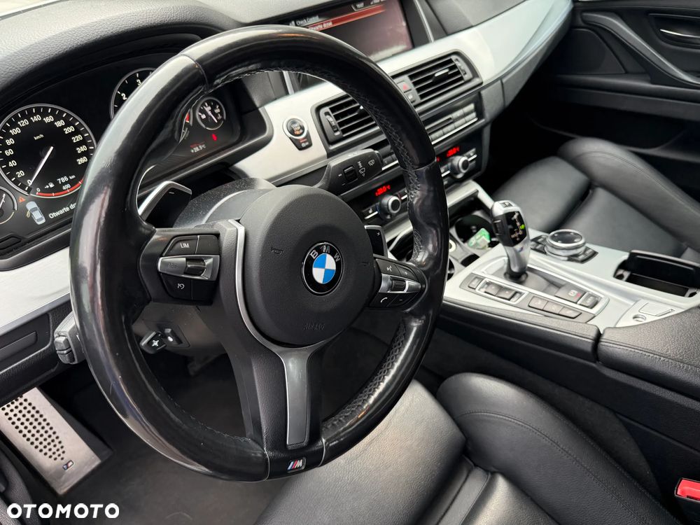 BMW Seria 5 520d xDrive - 14