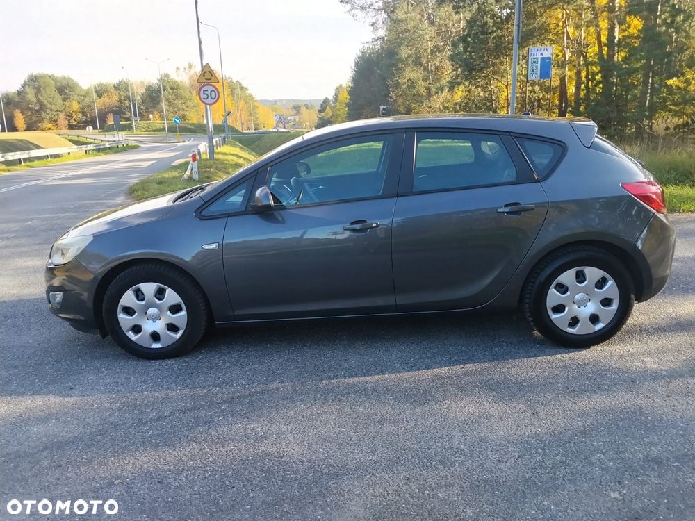 Opel Astra 2011 photo 5