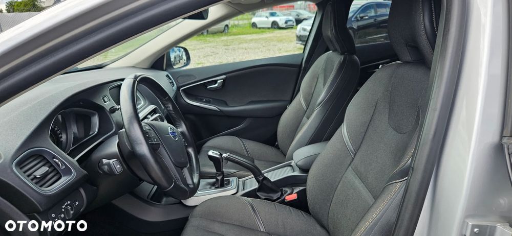Volvo V40 Cross Country - 17
