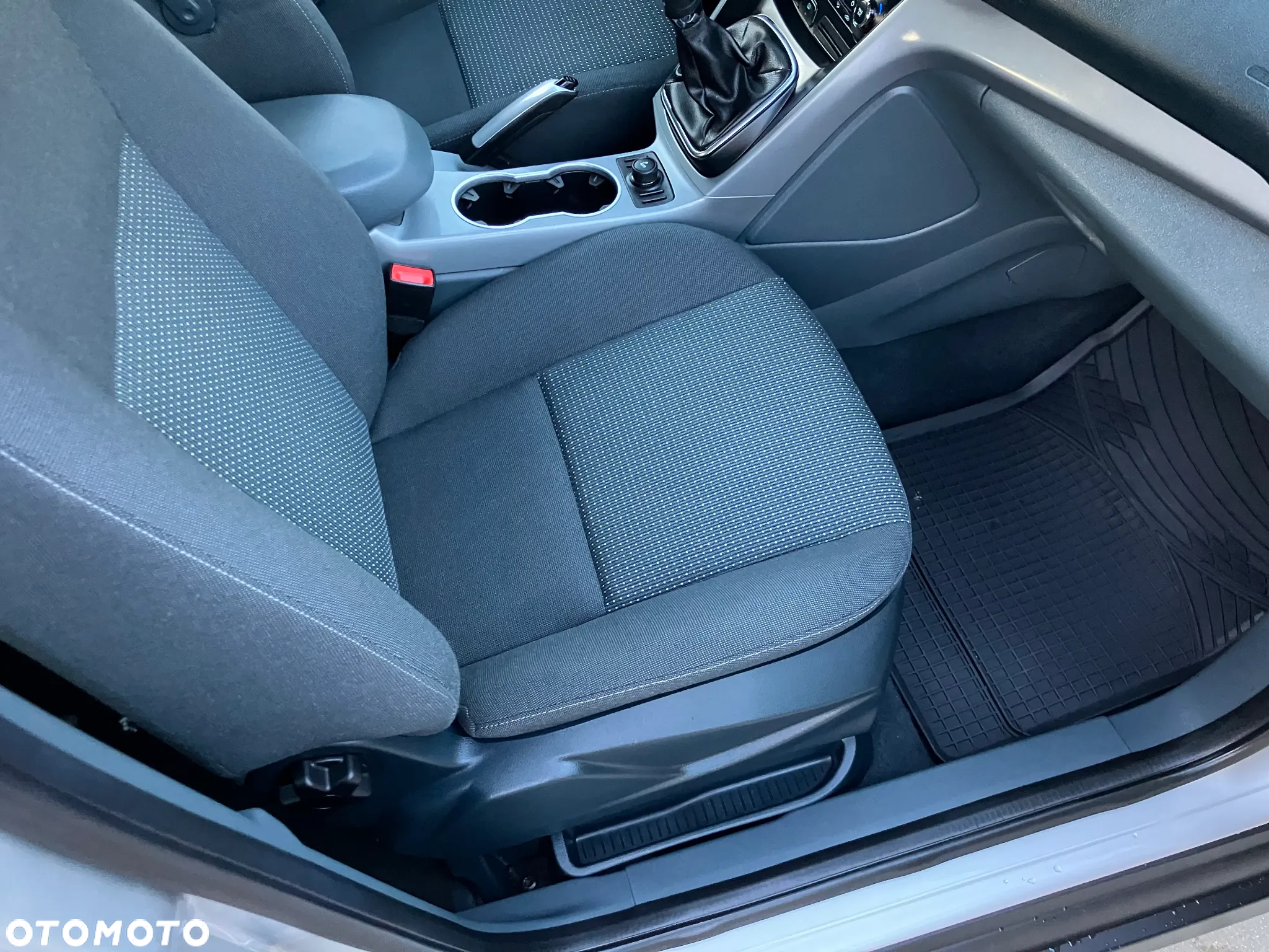Ford C-MAX 1.6 Ti-VCT SYNC Edition - 36