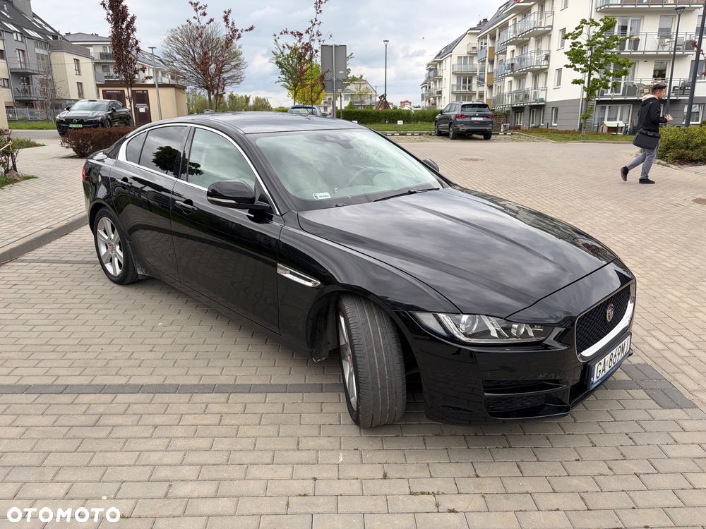 Jaguar XE 2.0 T Prestige - 2
