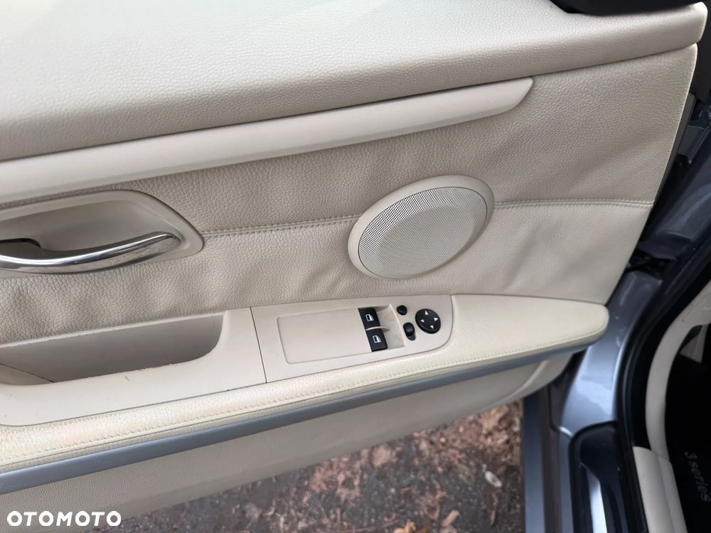 BMW Seria 3 320d xDrive - 17
