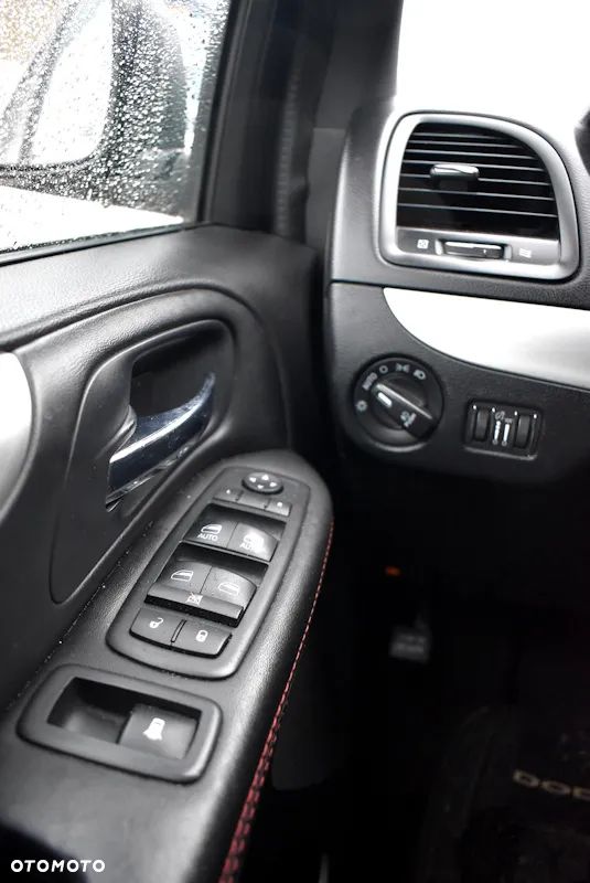 Dodge Grand Caravan 3.6 R/T - 32