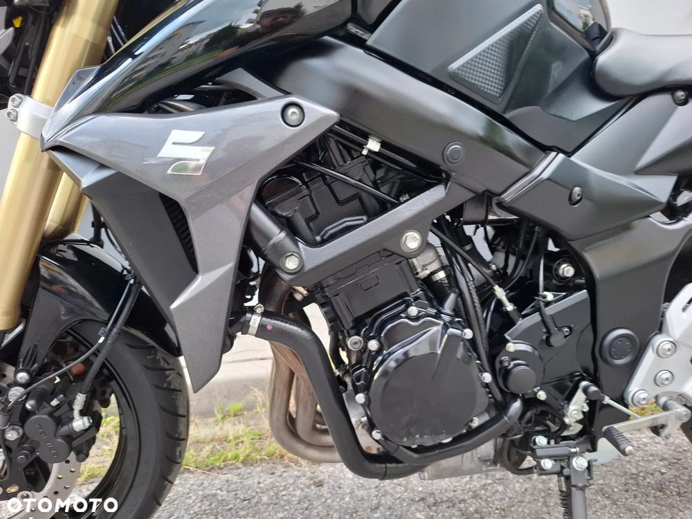 Suzuki GSR - 31