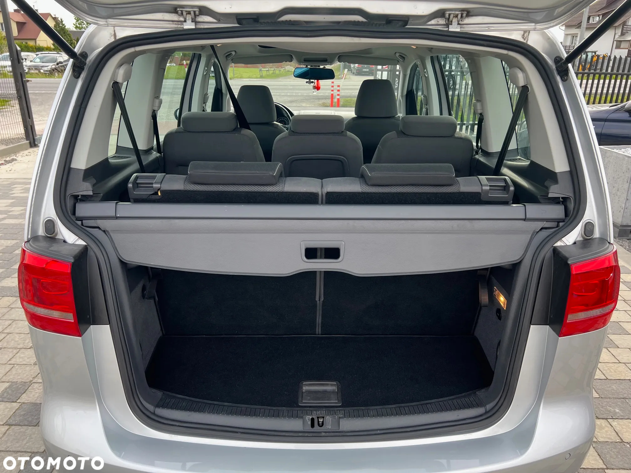 Volkswagen Touran 1.6 TDI DPF BlueMotion Technology Comfortline - 15