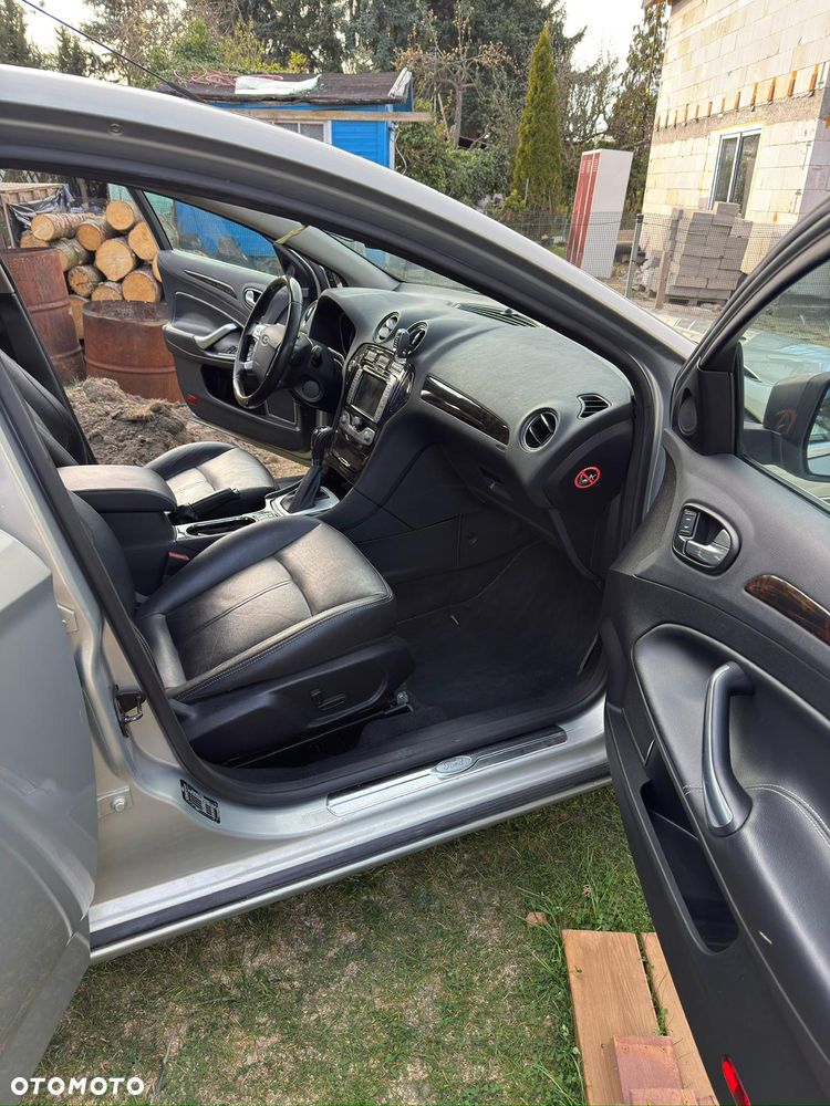 Ford Mondeo 2.3 Ghia - 11