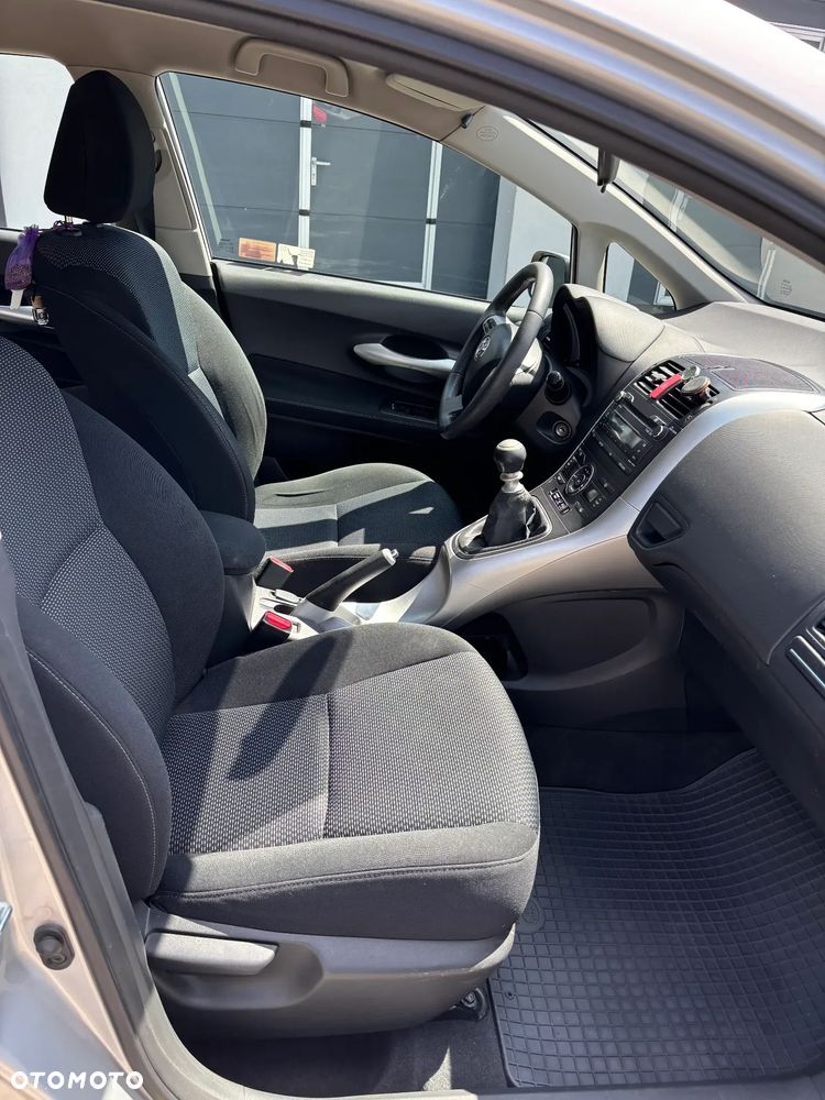 Toyota Auris 2.0 D-4D Sol - 12
