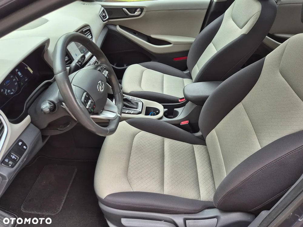 Hyundai IONIQ - 16