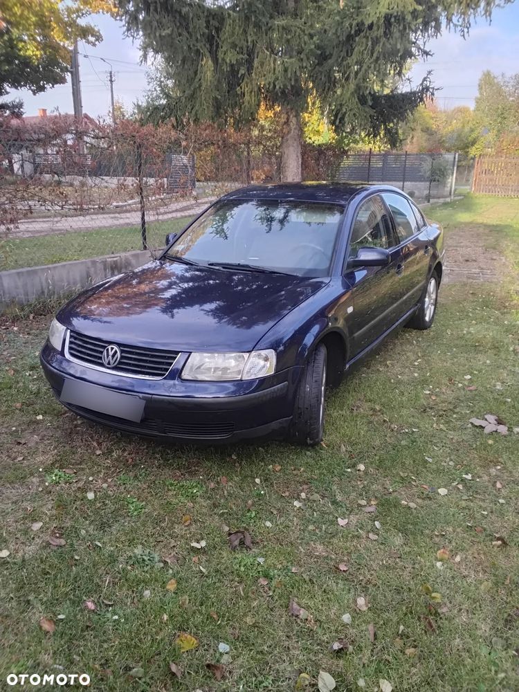 Volkswagen Passat 1.9 TDI Comfortline - 1
