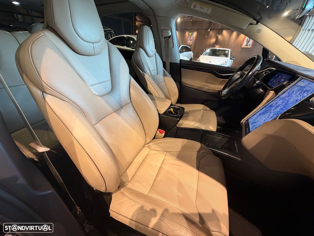 Tesla Model X P100D - 36