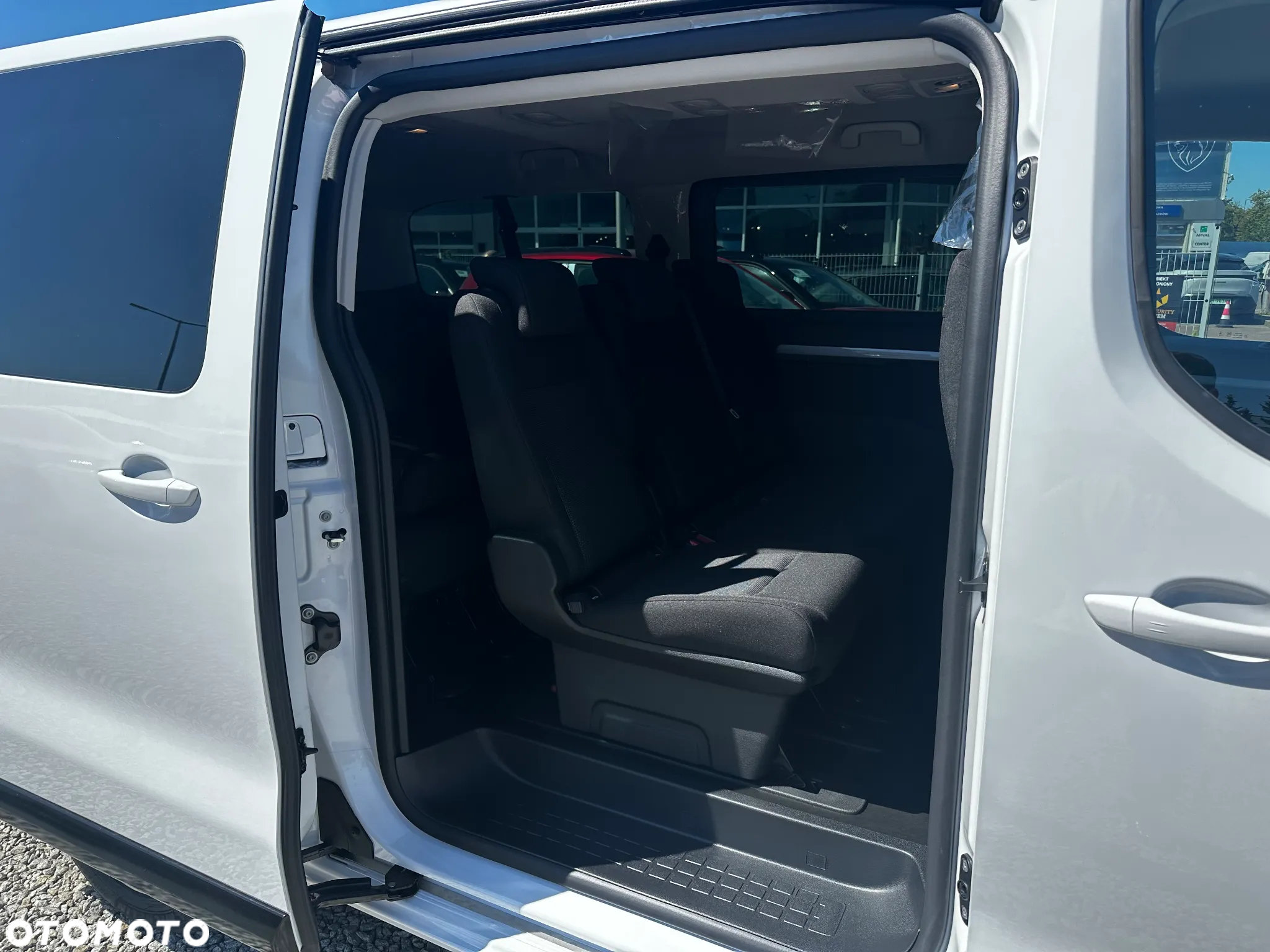 Opel Vivaro - 10