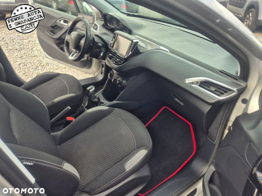 Peugeot 208 - 24