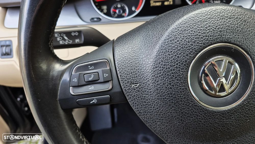 VW Passat 1.6 TDI BlueMotion Highline - 22