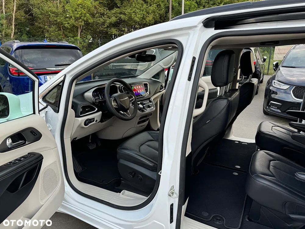 Chrysler Pacifica - 15