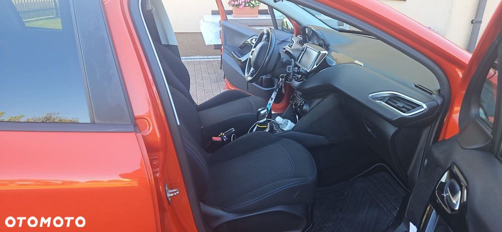 Peugeot 208 1.2 PureTech Allure - 15