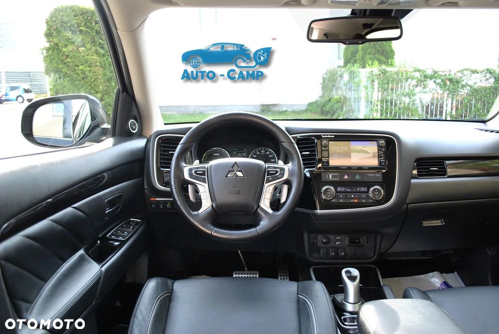Mitsubishi Outlander Instyle NAVI + - 35