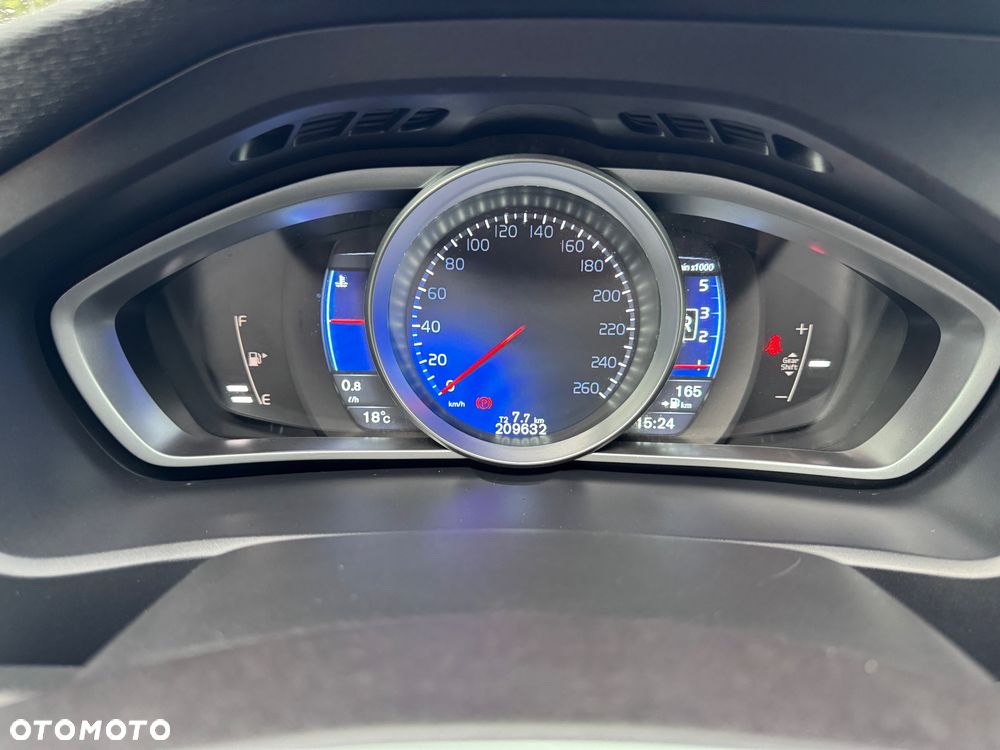 Volvo V40 D2 R Design - 16