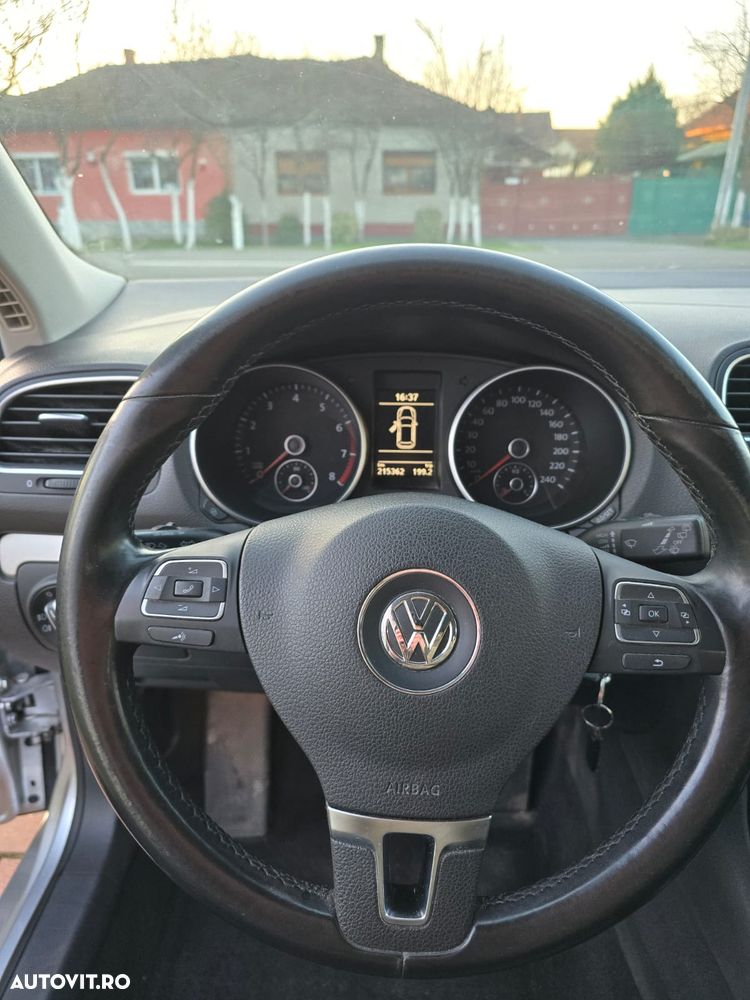 Volkswagen Golf - 10