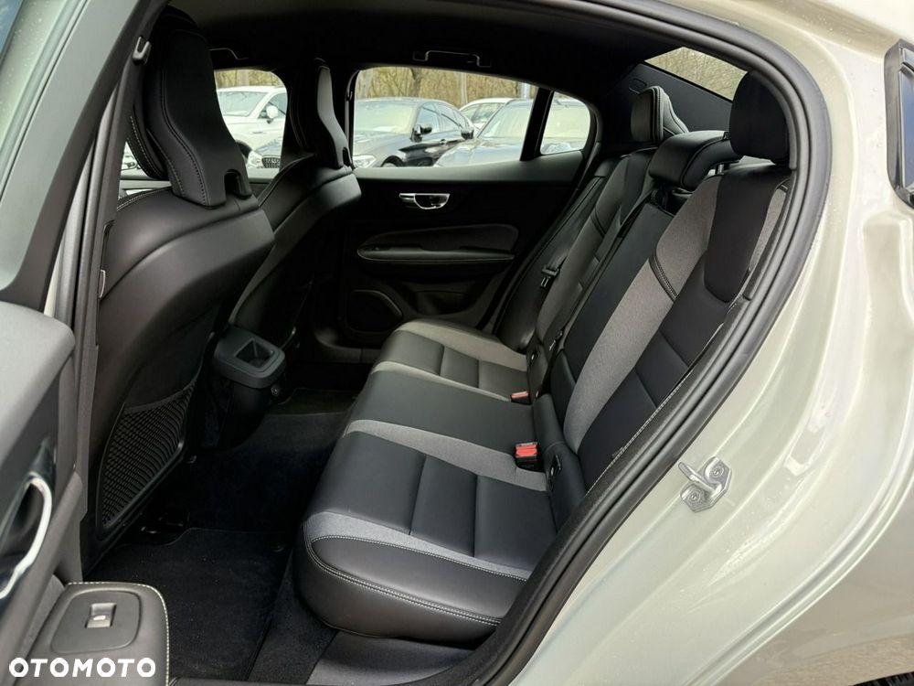 Volvo S60 B4 B R-Design - 23