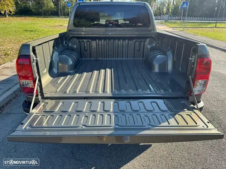 Toyota HILUX 2.4D 4X4 TRACKER 3L - 7