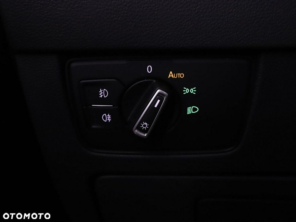 Volkswagen Passat Variant 2.0 TDI SCR DSG 4Motion Business - 32