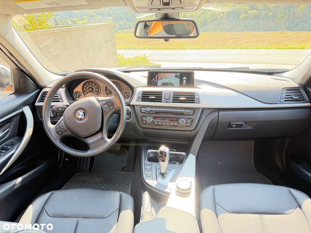 BMW Seria 3 320i xDrive - 10