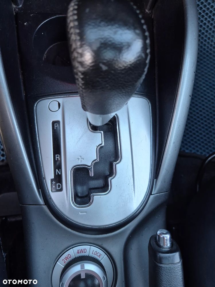 Mitsubishi Outlander 2.4 Intense + CVT - 21
