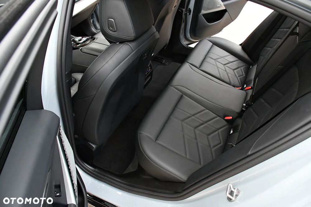 BMW Seria 5 520d mHEV M Sport - 23