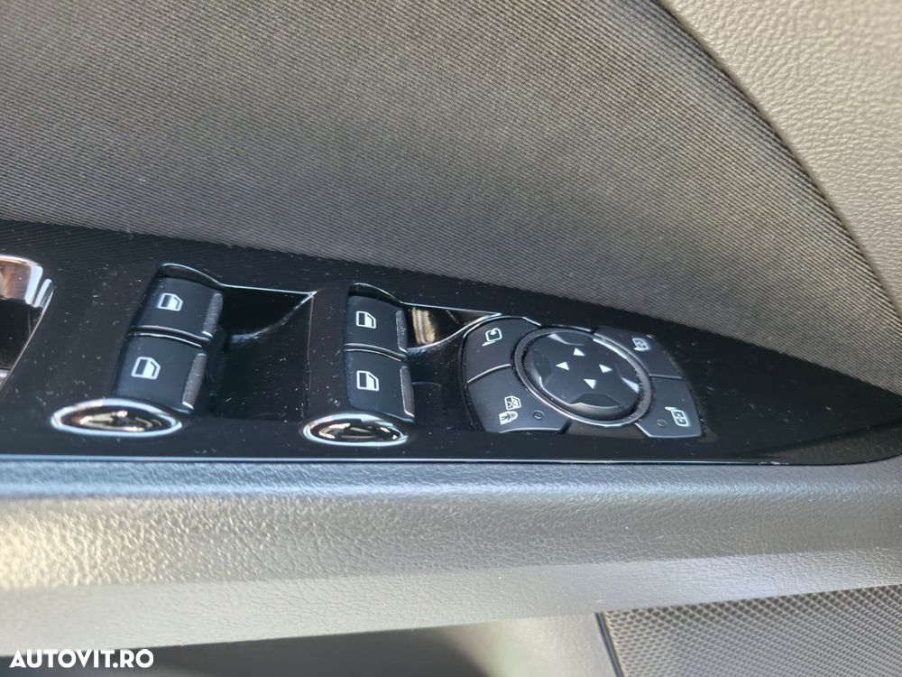 Ford Mondeo 2.0 TDCi Powershift AWD - 12