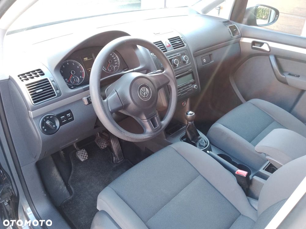 Volkswagen Touran - 10