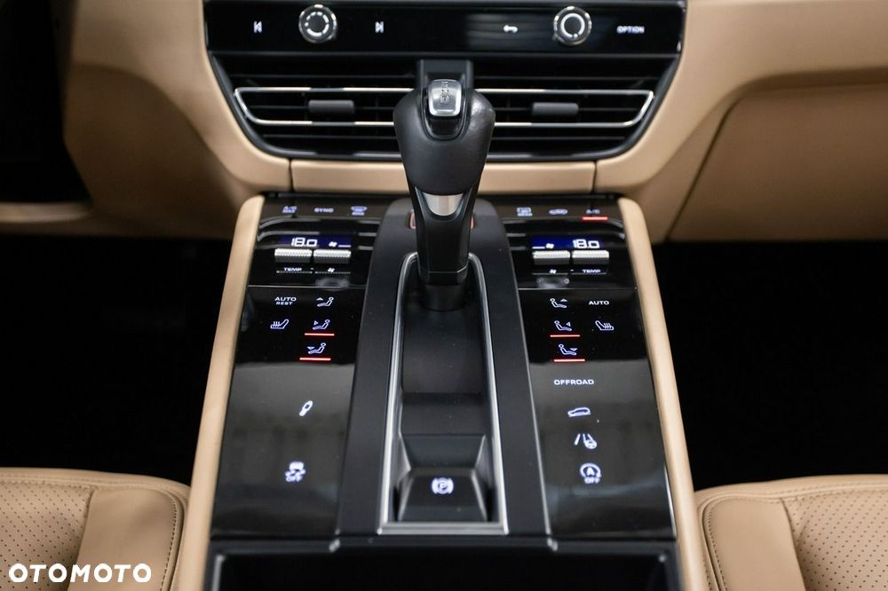Porsche Macan T - 33