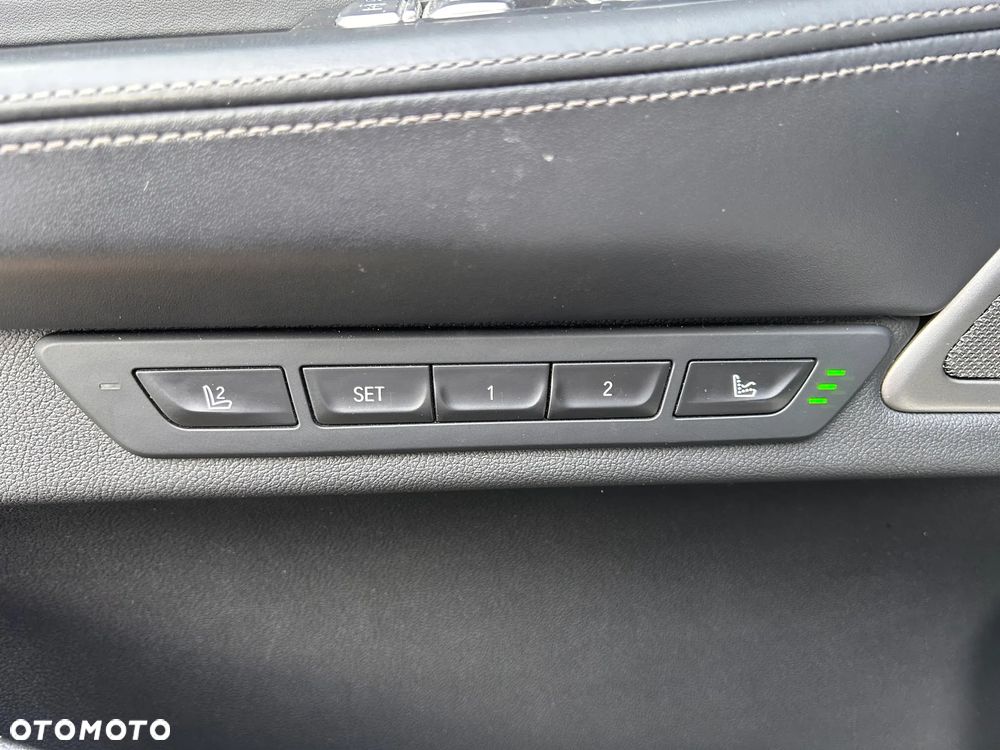BMW Seria 7 750i xDrive sport - 17