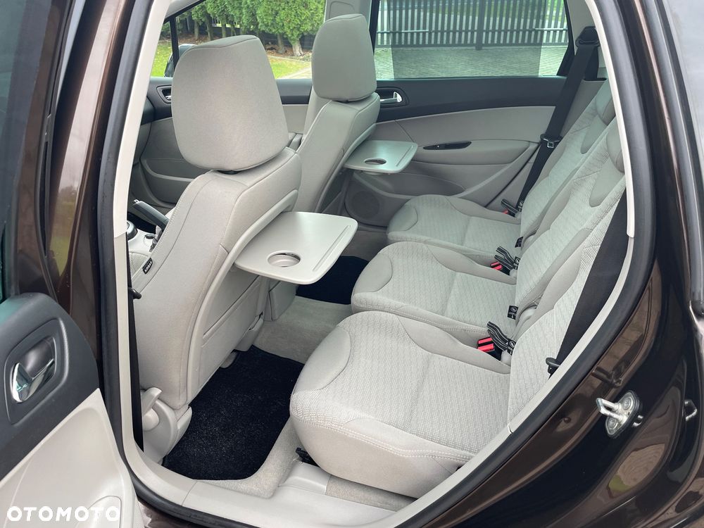 Peugeot 308 - 8