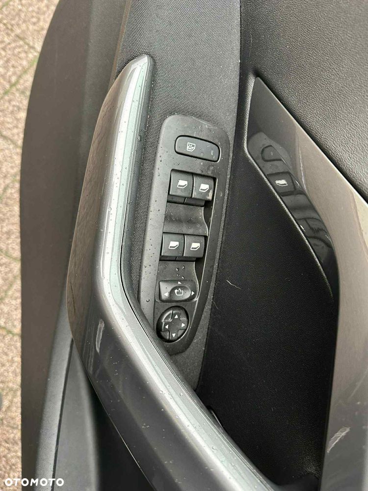 Peugeot 208 - 15