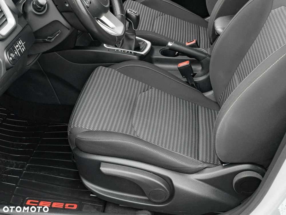 Kia Ceed 1.5 T-GDI M - 11