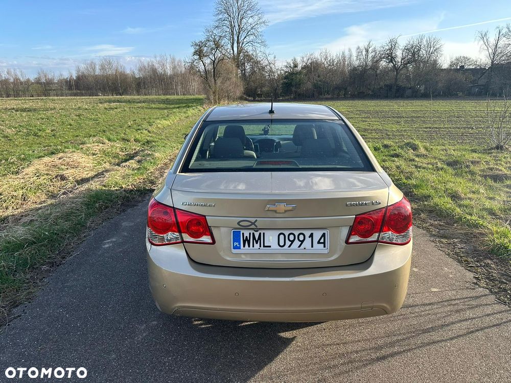 Chevrolet Cruze 1.6 LS - 3